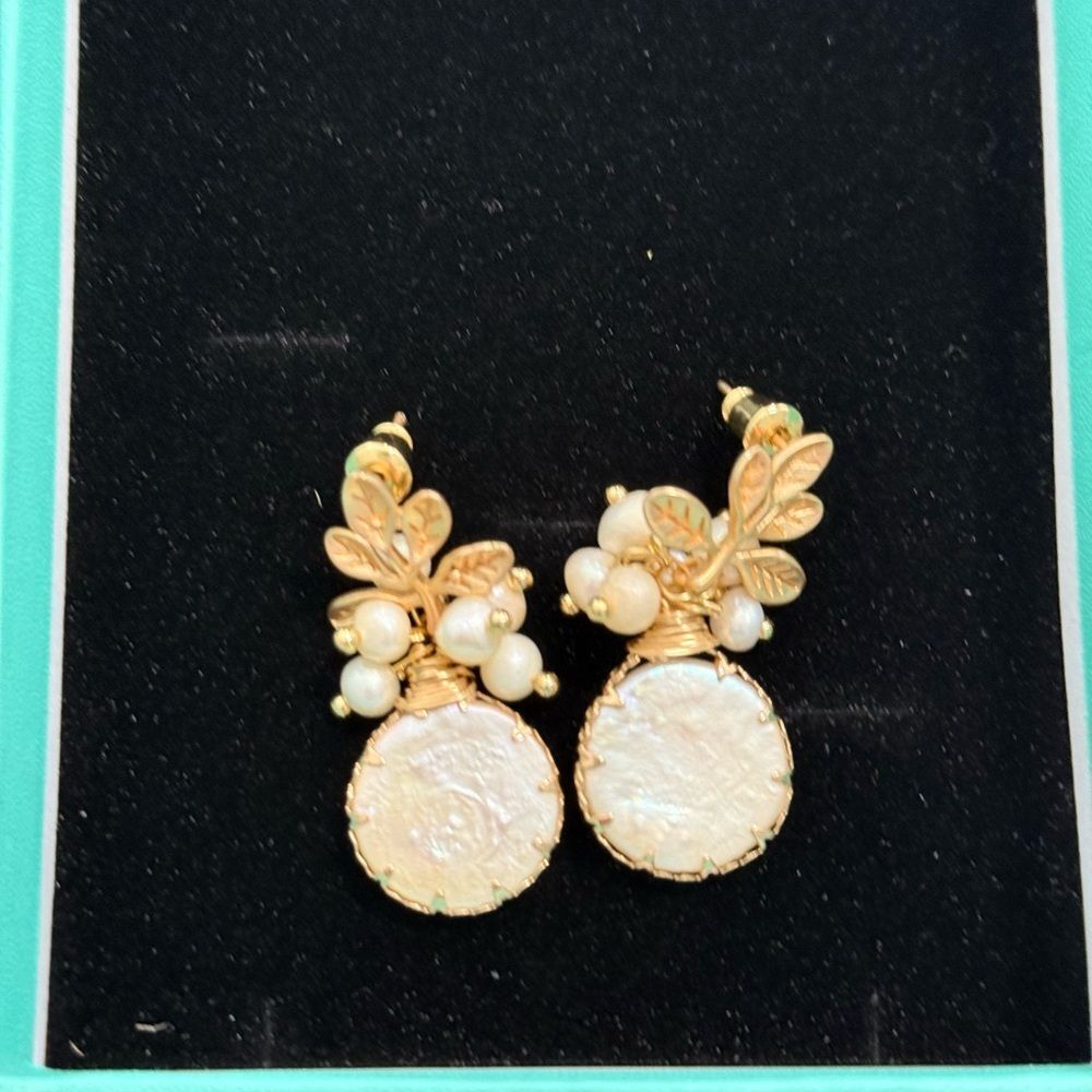 NEW Elexis Gold Plated Freshwater Baroque White Round Buttons Pearls Earrings - Picture 2 of 10